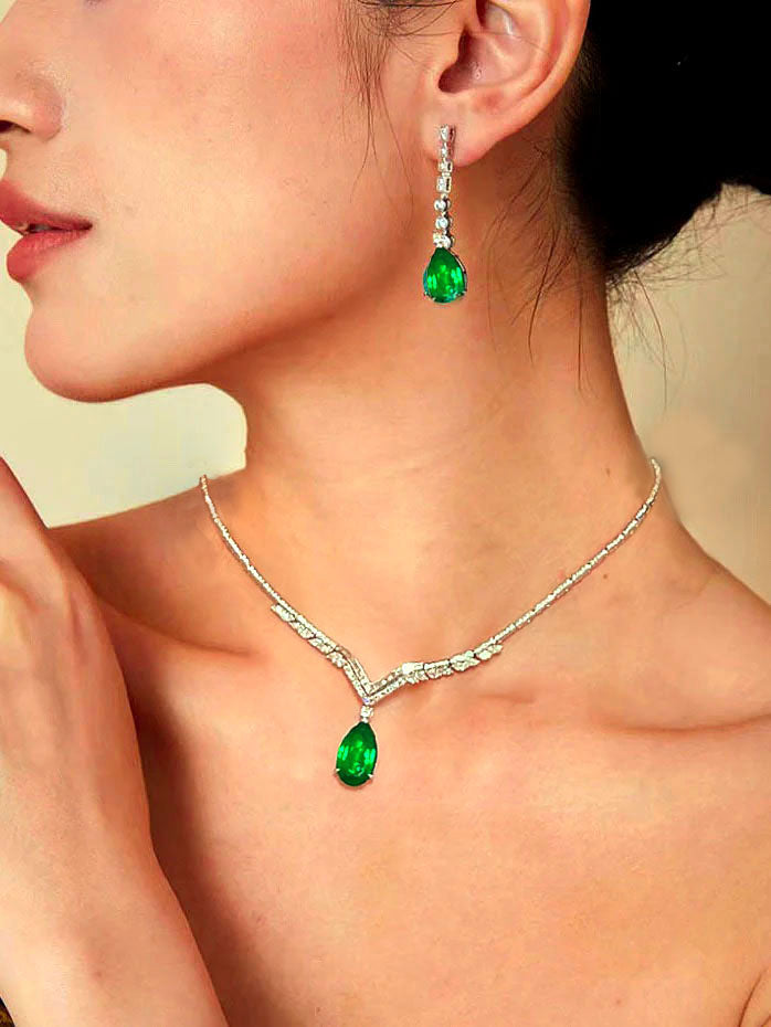 Thora Necklace Set