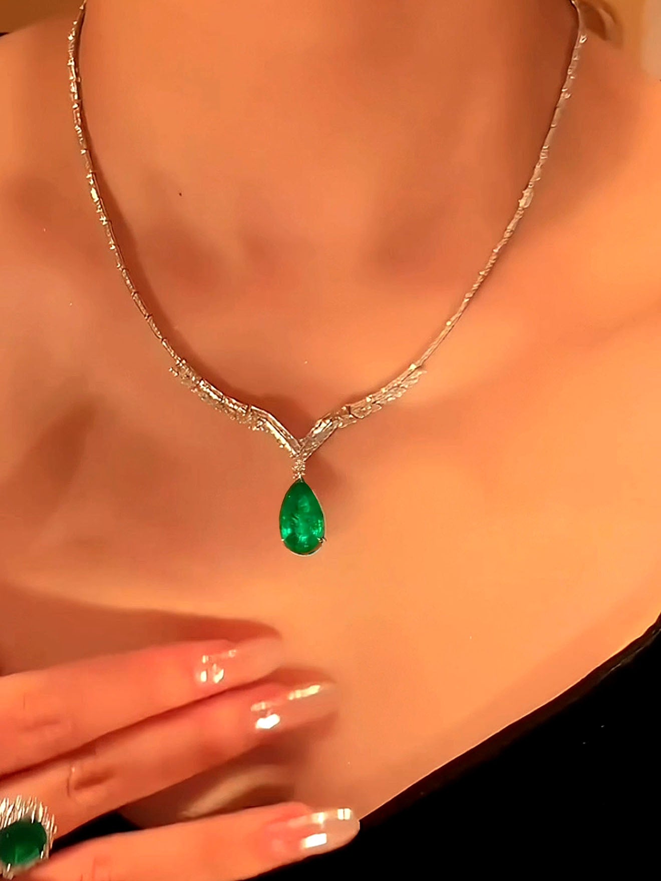 Thora Necklace Set
